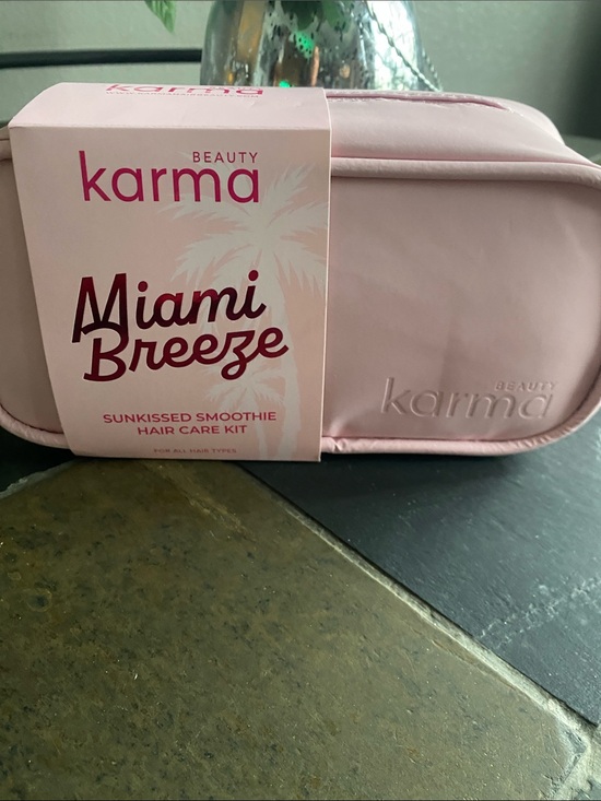 Karma Other - Karma Miami Breeze Hair Care Kit - Pale Pink Travel Pouch